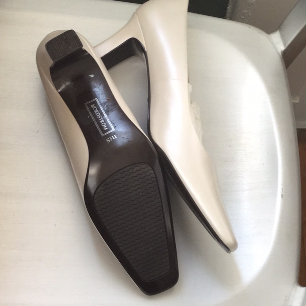 Classy Pearl Nordstrom Heels - Picture 3 of 4